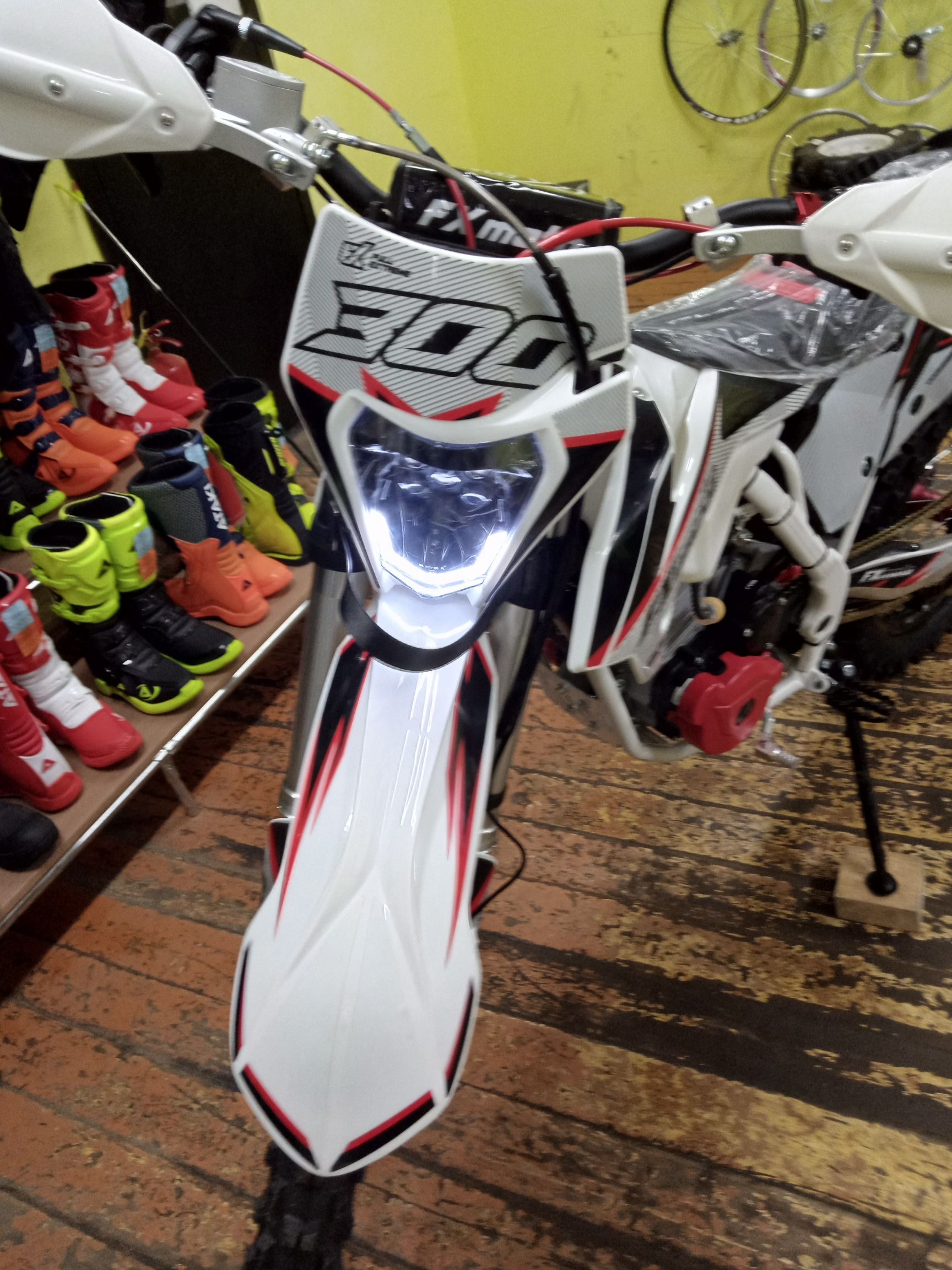 Мотоцикл кроссовый FX MOTO CB300F (белый)