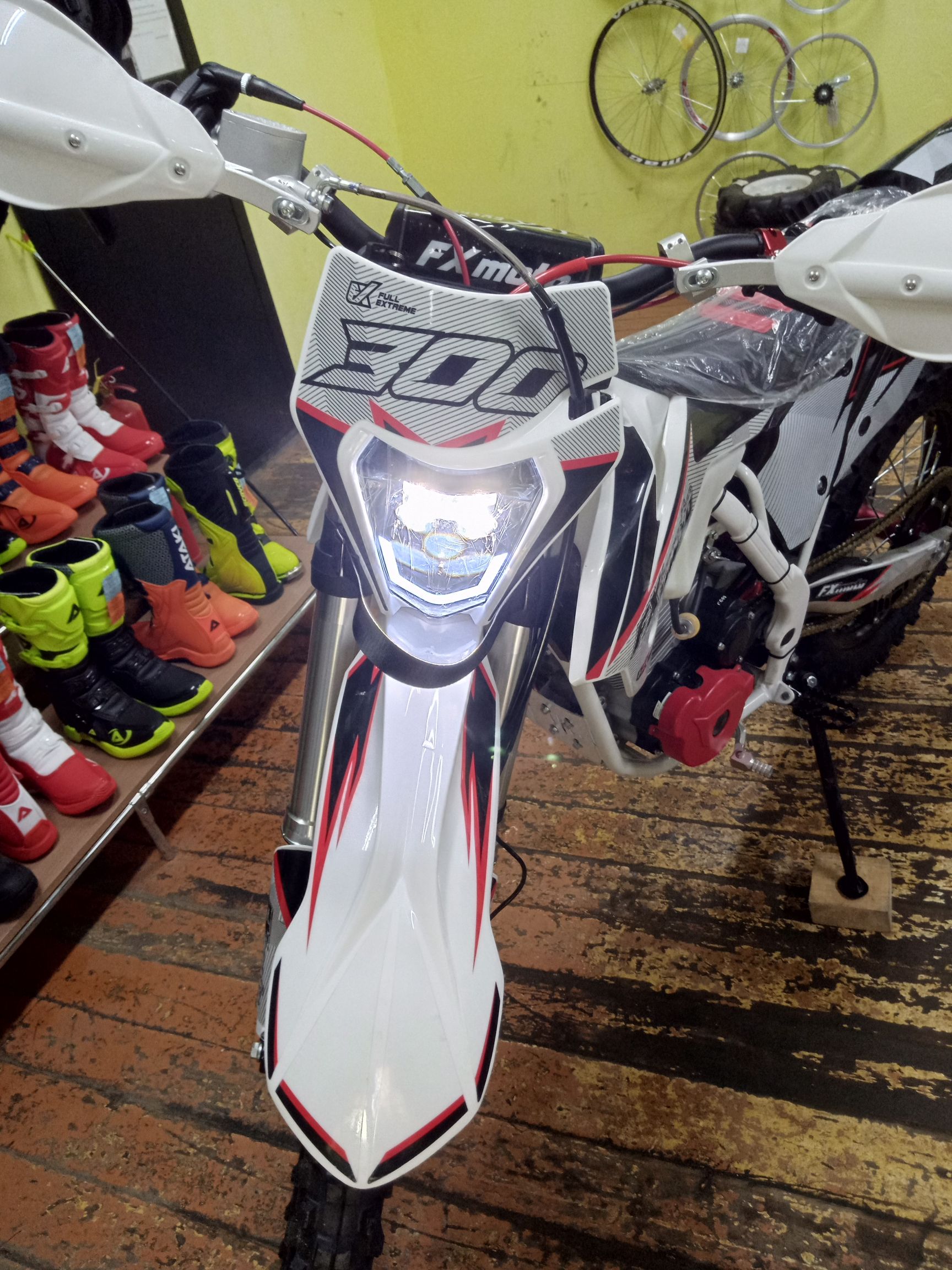 Мотоцикл кроссовый FX MOTO CB300F (белый)